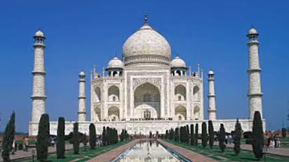 ಅಪಾಯದಲ್ಲಿದೆ ತಾಜ್ ಮಹಲ್ ಸ್ಮಾರಕ, 500 ಮೀಟರ್ ಒಳಗಡೆ ತಲೆ ಎತ್ತಿವೆ 2000 ಅಕ್ರಮ ಕಟ್ಟಡ!