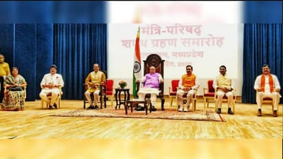 ২ বিদ্রোহী কংগ্রেসি-কে নিয়ে ৫ জন, অবশেষে লকডাউনের মধ্যেই 'মামাজি' গড়লেন মন্ত্রিসভা