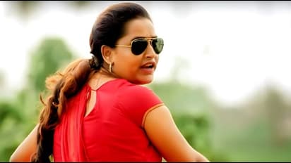 கிராமத்து ஸ்டைலில் பப்பு செட்டில் குளியல் போட்ட விஜய் டிவி தொகுப்பாளினி ஜாக்குலின்..! வைரலாகும் வீடியோ...