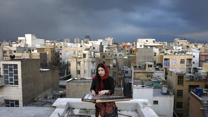 കൊറോണാ വൈറസ്; ആരോഗ്യപ്രവര്‍ത്തകര്‍ക്ക് ആദരമര്‍പ്പിച്ച് സംഗീതജ്ഞര്‍