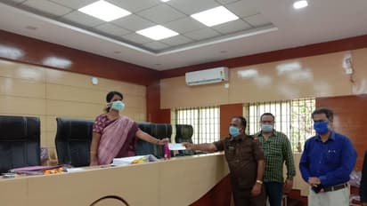 ಬರುವ  ಸಂಬಳ ಕೊಟ್ಟು ಮಾದರಿಯಾದ NWKRTC ಕಂಡಕ್ಟರ್..!