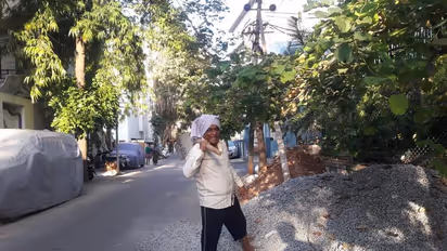 ಗುದ್ದಲಿ ಹಿಡಿದು ರಸ್ತೆ ಗುಂಡಿ ಮುಚ್ಚಿದ ಸಂಗೀತದ ಮಹಾಗುರು