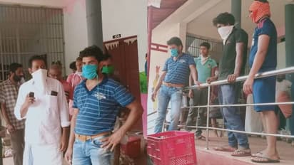 ലോക്ക്ഡൗൺ കാലത്തെ കൈത്താങ്ങ്; അതിഥി തൊഴിലാളിയുടെ വക സമൂഹ അടുക്കളയിലേക്ക് പച്ചക്കറി കിറ്റുകള്