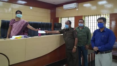 ಕೋವಿಡ್‌ ಪರಿಹಾರ ನಿಧಿಗೆ ವೇತನ ನೀಡಿ ಮಾದರಿಯಾದ ಬಸ್‌ ಕಂಡಕ್ಟರ್‌..!