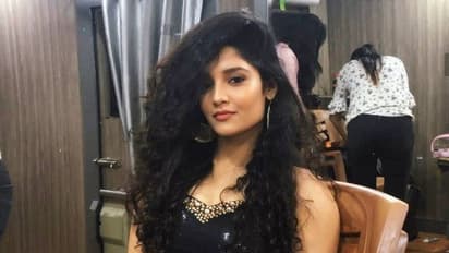 பார்வையிலே ரசிகர்களை பந்தாடும் ரித்திகா சிங் ! கியூட் கிளிக்ஸ் உள்ளே !