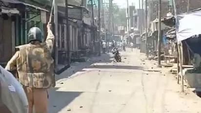 अलीगढ़ में पुलिस पर फिर पथराव, लॉकडाउन में मार्केट बंद कराने पर फूटा गुस्सा