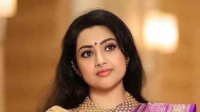 கிளாமர் ஹீரோயின்களை பார்த்து பொறாமயைாக இருக்கும்..மீனாவின் கலகலப்பான பேட்டி 