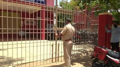 பெண் காவலருக்கு கொரோனா... வாணியம்பாடி காவல் நிலையத்துக்கு சீல்..!