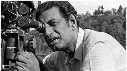 സിഗരറ്റിന്റെ കവറിൽ നിന്ന് 'അപുവിന്‍റെ ലോകം' വരെ, സർഗ്ഗധനനായ ഒരു സ്വപ്നജീവിയുടെ പ്രയാണം