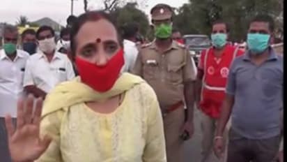 தனது தொகுதியில் தனிமை வார்டு அமைப்பதை எதிர்த்த திமுக எம்.எல்.ஏ..! அரசு அதிகாரிகளுடன் சரமாரி வாக்குவாதம்..!