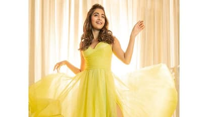 அமளி துமளி அழகில் அசர வைக்கும் பூஜா ஹெட்டே..! கோடைக்கு கண்களுக்கு விருந்து கொடுக்கும் கலக்கல் ஸ்டில்ஸ்!