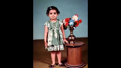 இந்த குட்டி பாப்பா யாருன்னு தெரியுதா?... பிரபல நடிகையான இவருக்கு அதை பார்த்தாலே பயமாம்...!