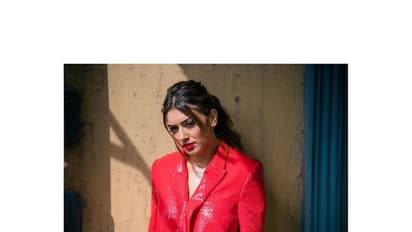 ஒல்லி பெல்லி லுக்கில் ஹன்சிகா... சிவப்பு நிற உடையில் கொடுத்த தாறுமாறு போஸ்...!