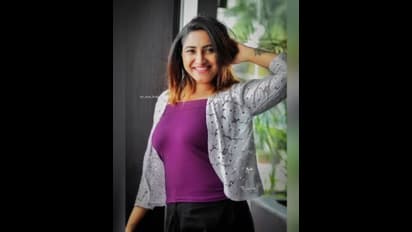 அழகு ராட்சஷி அமீயா மாத்தியூஸ்..! சுண்டி இழுக்கும் கவர்ச்சியில் சூடேற்று போட்டோ ஷூட்!