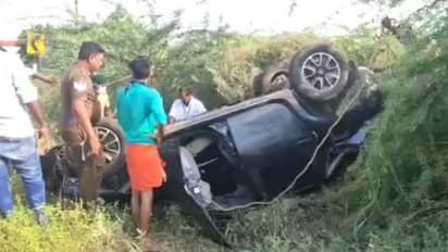 கார்-பைக் நேருக்கு நேர் பயங்கர மோதல்..! கணவர்,மகனுடன் கர்ப்பிணி பெண் பரிதாப பலி..!