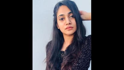 பிக் பாஸ் முடிந்தும் முடியாத லொஸ்லியா பிவேர் ! இன்ஸ்டாகிராமில் ரசிகர்களுடன் இணைந்து இருக்கும் லொஸ்லியா !