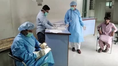 విజయవాడ పోలీసాఫీసరుకు పాజిటివ్: క్వారంటైన్ కు మరో నలుగురు