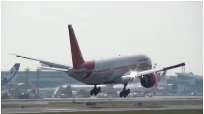 പ്രത്യേക അനുമതി ലഭിച്ചു; തലശ്ശേരി സ്വദേശിയായ രോഗിയെ ബ്രിട്ടനിൽ നിന്ന് കോഴിക്കോട്ടെ ആശുപത്രിയിലെത്തിച്ചു