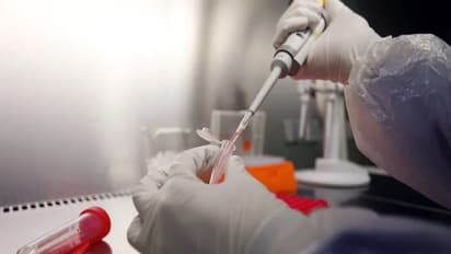 മുംബൈയില്‍ നിന്ന് കര്‍ണാടകയിലേക്ക് മൃതദേഹവുമായി പോയ മൂന്ന് പേര്‍ക്ക് കൊവി‍ഡ്