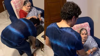 Sachin Tendulkar takes blessings from his mother; gets 'priceless' birthday gift (Photos)