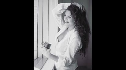 একেই বলে রূপে গুণে পরিপূর্ণা, এবার গান গেয়ে ভক্তমহলে ঝড় তুললেন ঋতাভরী