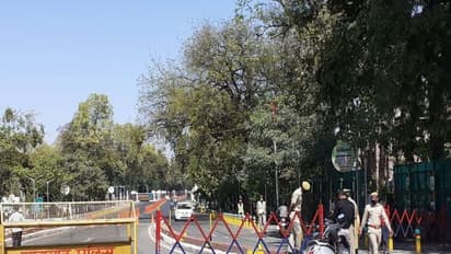 लॉकडाउन के बीच आज से शर्तों के साथ खुलेंगी दुकानें,  शराब पर फैसला नहीं