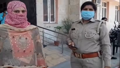 சிகிச்சையில் உள்ள காதலனுக்கு 2 காதலிகள்.. அவரது காதலிக்கு 3 காதலன்கள்... கையும் களவுமாக சிக்க வைத்த கொரோனா..!