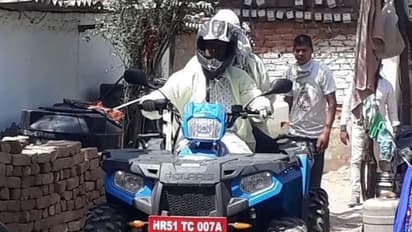 മറ്റ് വണ്ടികളൊന്നും കയറില്ല; ശുചീകരണത്തിനിറങ്ങി അമേരിക്കന് ട്രാക്ടര്!