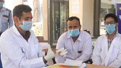 'কাজে না আসলেই চাকরি থেকে বরখাস্ত', করোনা সঙ্কটে পুর চিকিৎসক-স্বাস্থ্য আধিকারিকদের কড়া বার্তা