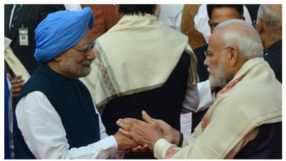 ডিএ-তে কোপ নিয়ে ময়দানে প্রাক্তন প্রধানমন্ত্রী, সিদ্ধান্ত অপ্রয়োজনীয় বললেন মনমোহন