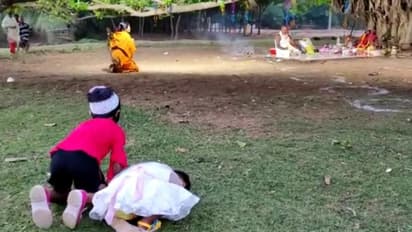 করোনা সতর্কতায় উৎসবে কাটছাঁট, সামাজিক দূরত্ব মেনে কালীপুজোর আয়োজন আউশগ্রামে