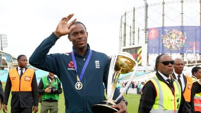 വീട് മുഴുവന് അരിച്ചുപെറുക്കി, എന്നിട്ടും അത് കാണാനില്ല; വിലപ്പെട്ട പുരസ്കാരം നഷ്ടമായെന്ന് ജോഫ്ര ആര്ച്ചര്