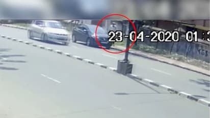 തിരുവനന്തപുരത്ത് മാസ്ക് ധരിച്ച് ഡോക്ടറുടെ കാറിൽ നിന്ന് മോഷണം; സിസിടിവി ദൃശ്യങ്ങള് കണ്ടെടുത്തു