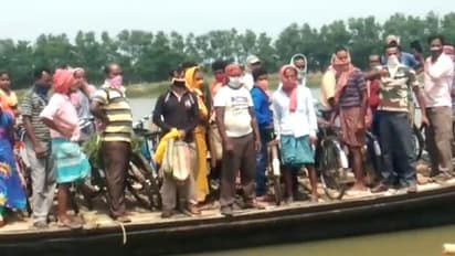 ছবি দেখলে চমকে উঠবেন আপনি, লকডাউনে গাদাগাদি করে চলছে নদী পারাপার