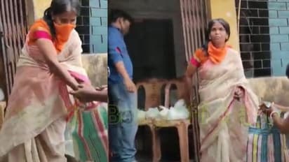 একসময় রাণু মণ্ডল স্টেশনে দুপয়সার আশায় গান গাইতেন, কঠিন সময় তিনিও দাঁড়ালেন পাশে