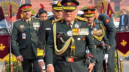 ആയുധങ്ങള്ക്കായി വിദേശരാജ്യങ്ങളെ ആശ്രയിക്കുന്ന പ്രവണത കുറയ്ക്കണം, സ്വയം പര്യാപ്തമാകണം: ജനറൽ ബിപിൻ റാവത്ത്