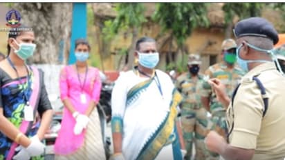 சமூக இடைவெளியை கற்றுத்தரும் திருநங்கைகள்... கலக்கும் திருப்பத்தூர் மாவட்டம்...!