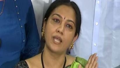 ఇంటికొచ్చి మరీ తంతా, నేనింకా యంగే.. లైవ్ లో హేమని ముద్దు అడిగిన నెటిజన్