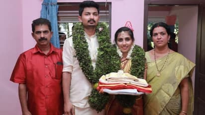 കമ്മ്യൂണിറ്റി കിച്ചണിലേയ്ക്ക് ഭക്ഷണം,ദുരിതാശ്വാസ നിധിയിലേക്ക് സംഭവന; മാതൃകയായി പ്രണവും അനുപമയും