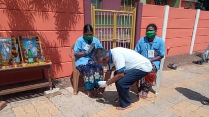 ಬಸವ ಜಯಂತಿ ವಿಶೇಷ: ಪೌರ ಕಾರ್ಮಿಕರಿಗೆ ಪಾದ ಪೂಜೆ