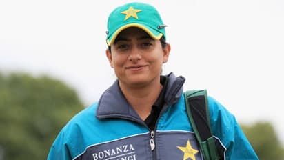 ক্রিকেটকে বিদায় জানালেন প্রাক্তন পাক অধিনায়ক সানা মীর