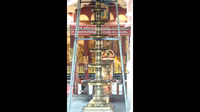 ആളില്ല, ആര്പ്പില്ല; തൃശ്ശൂര് പൂരം കൊടിയേറി