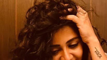 ரசிகர்களை சொக்க வைக்கும் தொகுப்பாளினி அஞ்சனா ! கியூட் கிளிக்ஸை நீங்களே பாருங்க !