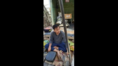 ಮಾರಕ ಕೊರೋನಾ ಬಗ್ಗೆ ಜಾಗೃತಿ ಮೂಡಿಸಲು ಮುಂದಾದ ಕಲಾವಿದ: ಚಮ್ಮಾರನಿಗೆ ಒಲಿದ 'ಮೌತ್‌ ಆರ್ಟ್‌'