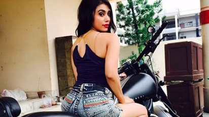 নুসরতের পর 'Baby Bump' নিয়ে ছবিতে হট পোজ শ্রাবন্তীর, দীর্ঘদিন পর শীঘ্রই মা হচ্ছেন নায়িকা