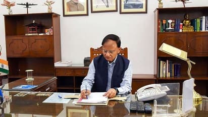 പുതിയ കൊവിഡ് വകഭേദങ്ങള്‍; ഡല്‍ഹിയില്‍ ഉന്നതതല യോഗം, ജീനോം സീക്വന്‍സിങ് നടത്തണമെന്ന് നിര്‍ദേശം