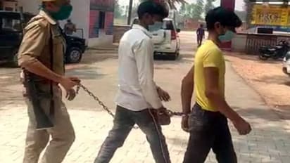 पंचायत का फरमान- गैंगरेप करने वालों को मारे जाएं 5-5 जूते, पीड़िता ने लगा ली फांसी