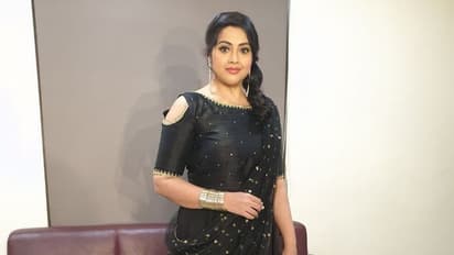 నటి మీనా రేర్ ఫోటోస్.. ఈ వయసులో కూడా ఇంత అందమా!