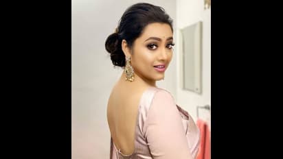 2023 உலக கோப்பையை அறிமுகம் செய்த முதல் இந்திய நடிகை என்ற பெருமையை பெற்ற மீனா! குவியும் வாழ்த்து!