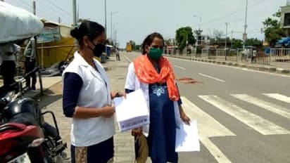 हौसले को सलामः 8 माह की प्रग्नेंट ANM निभा रही फर्ज, हाइवे पर इस तरह कर रही ड्यूटी